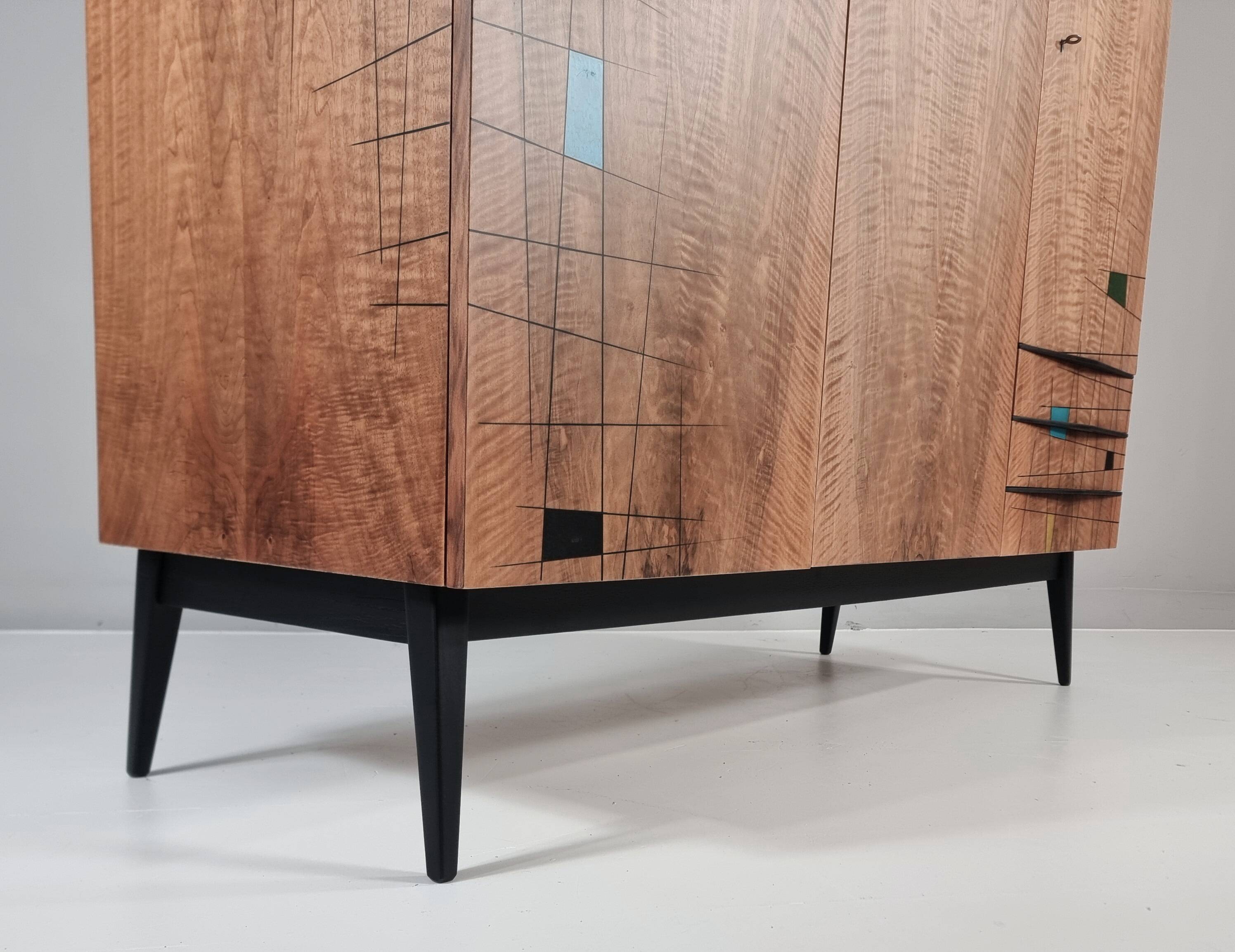 Armoire vintage en noyer, années 1970