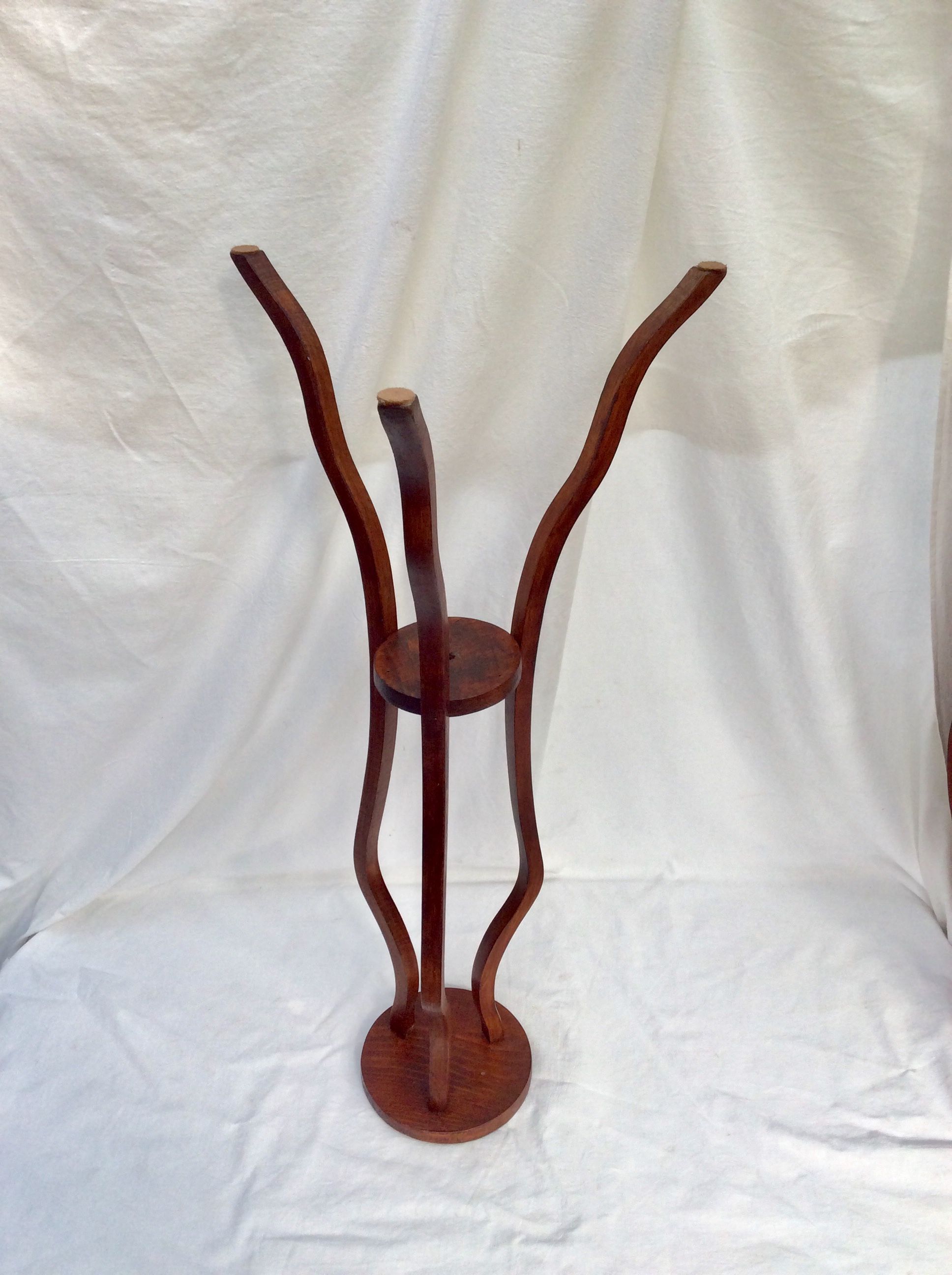 Round tripod wooden table with double size tray