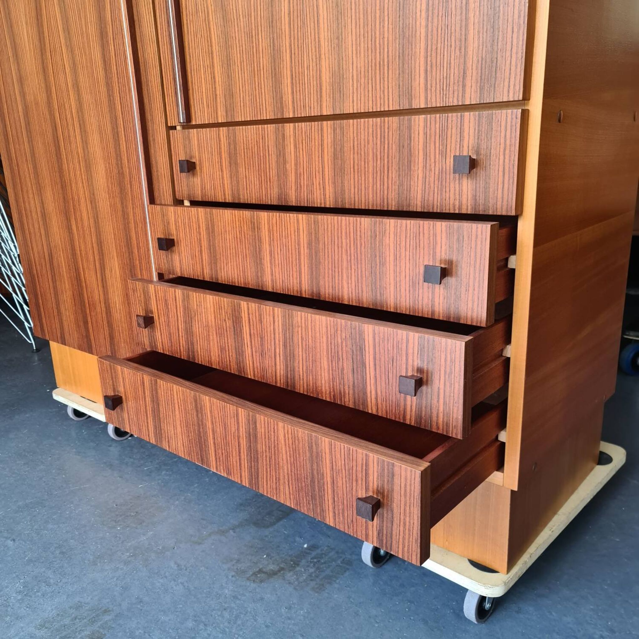 Meuble de rangement teck, buffet Luigi Bartolini 1960