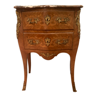 Commode galbée en bois de placage de style Louis XV / XX siècle