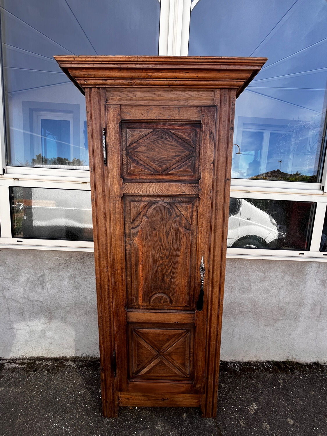 Antique oak bonnetière
