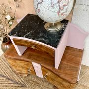 Chevet style Art Déco en bois peint en rose poudré