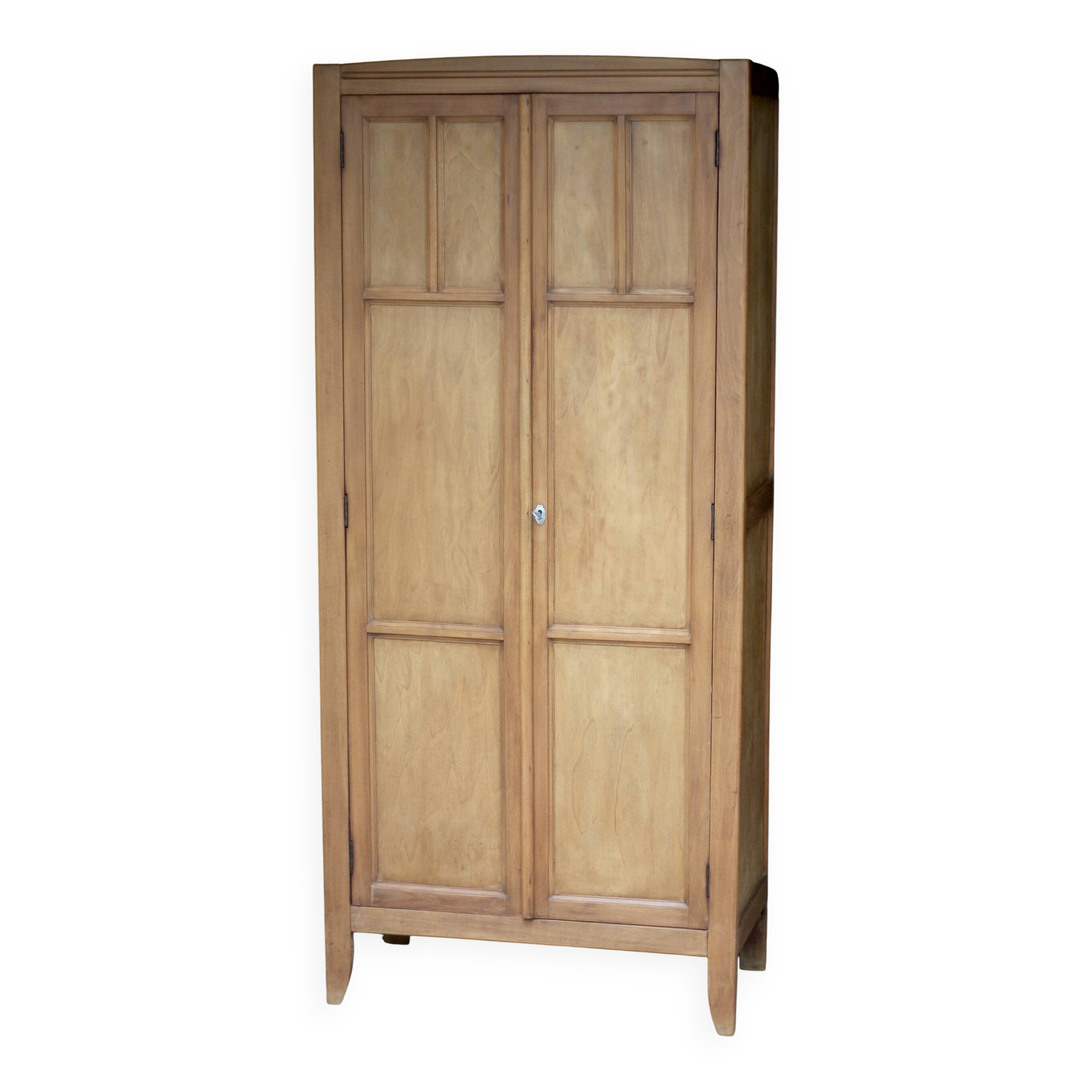 Authentique armoire parisienne des années 40. Remise au propre
