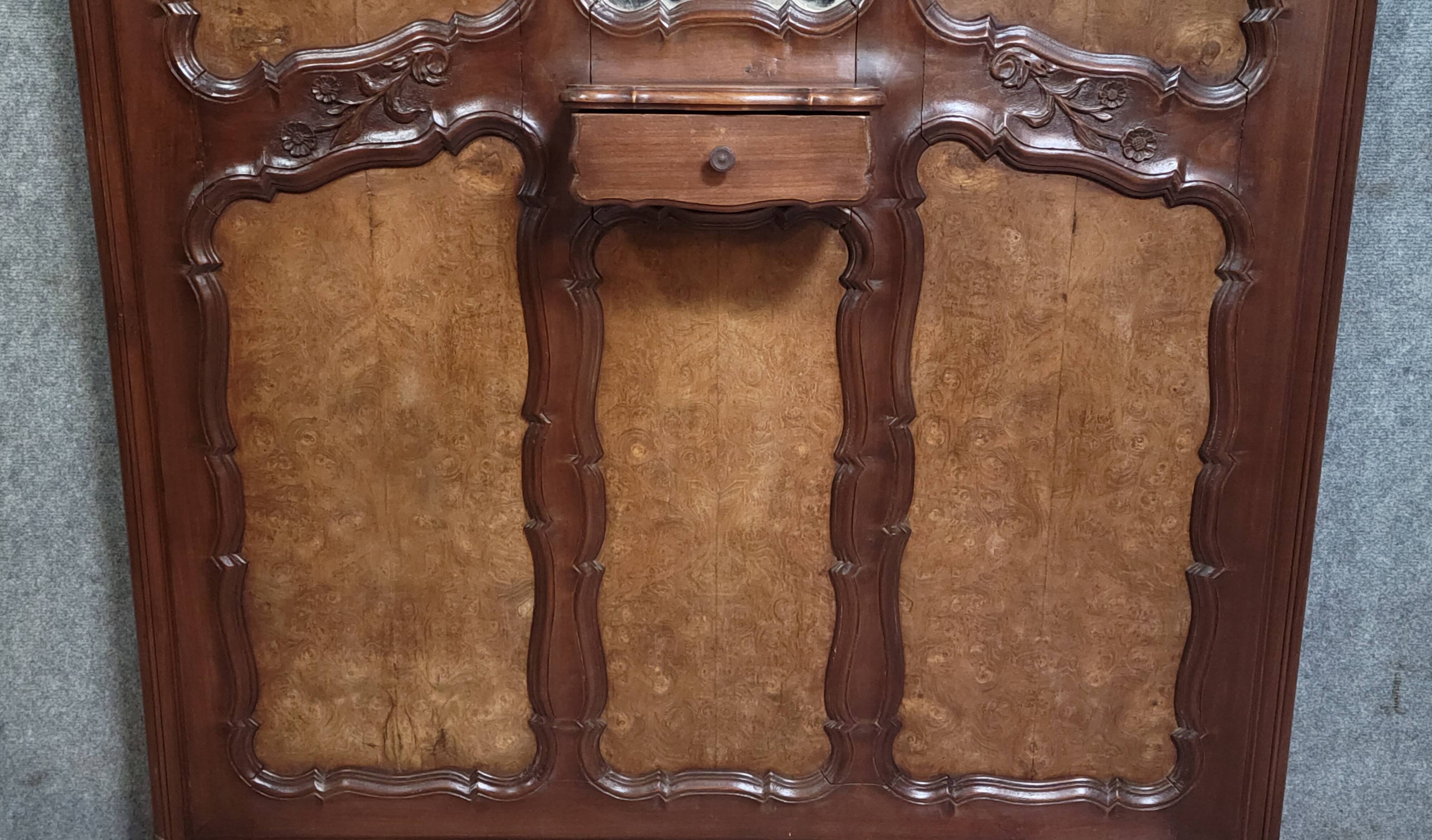 Large coat rack in Louis XV style, made of walnut and elm burl.