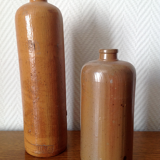 Bouteilles en grès Vintage