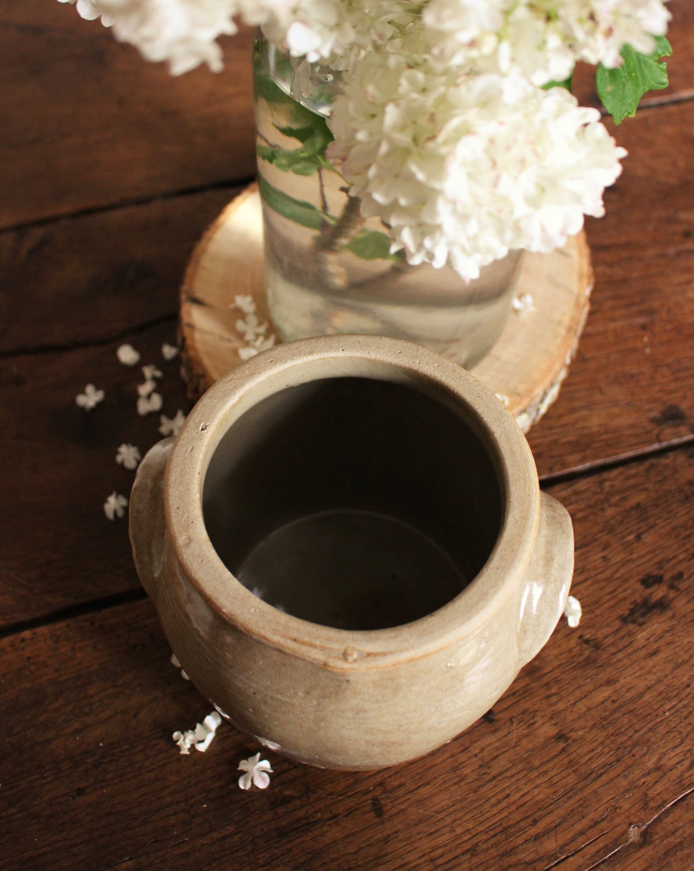 Pot glazed sandstone gray roundness two handles