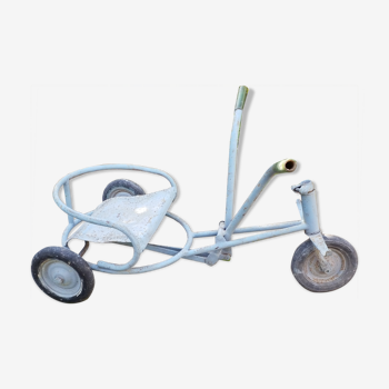 Vieux tricycle