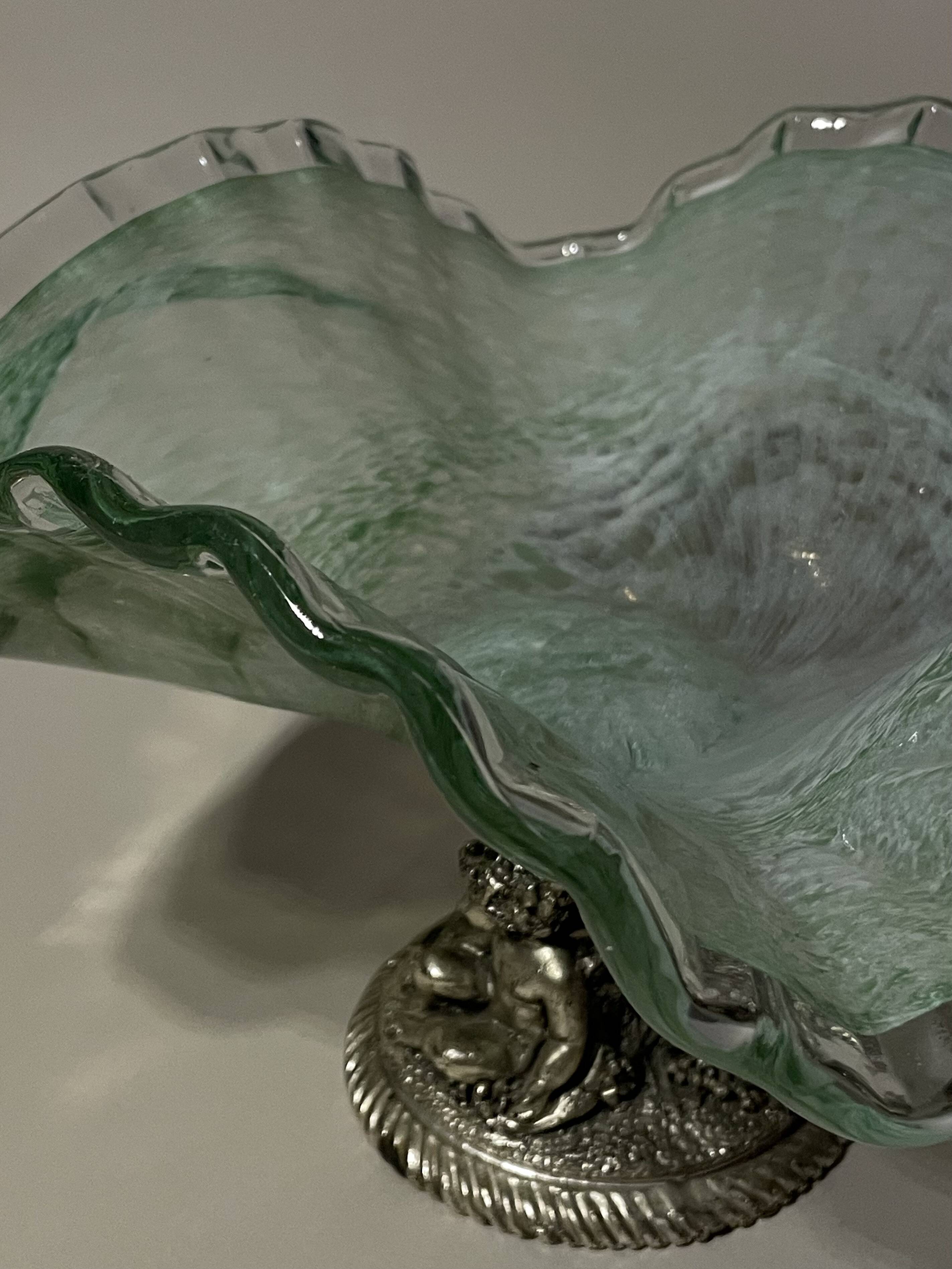 Centrepiece bowl LA MERIDIANA in blown glass on a silver pedestal.