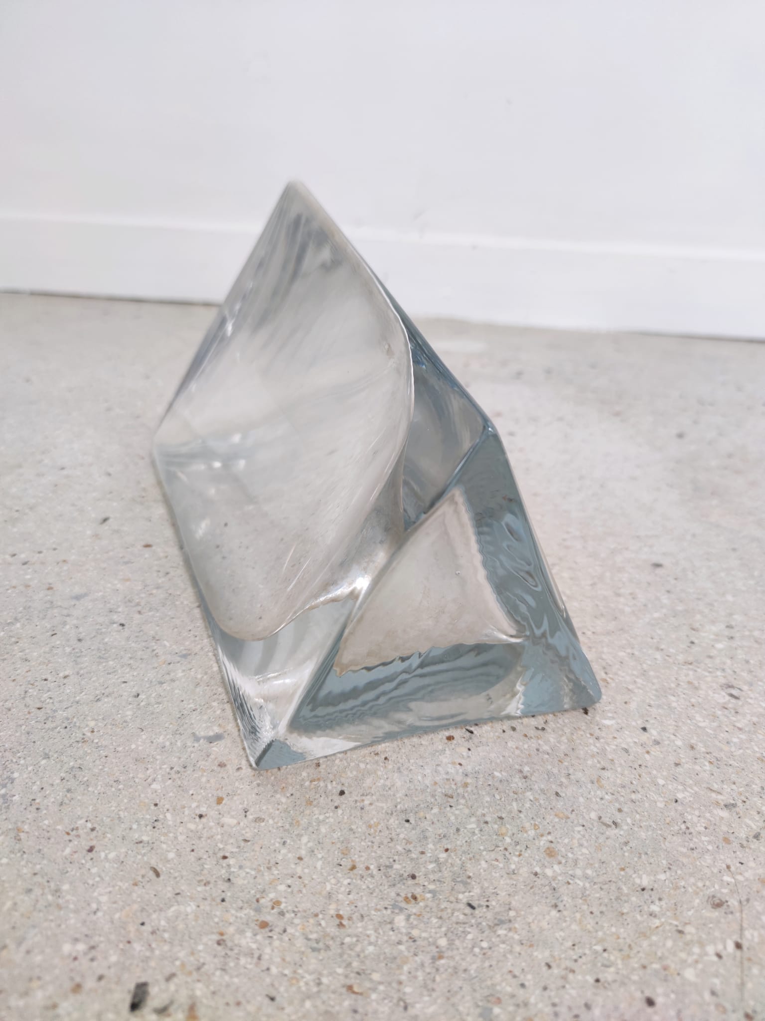 Triangular vase in thick transparent glass H:30cm