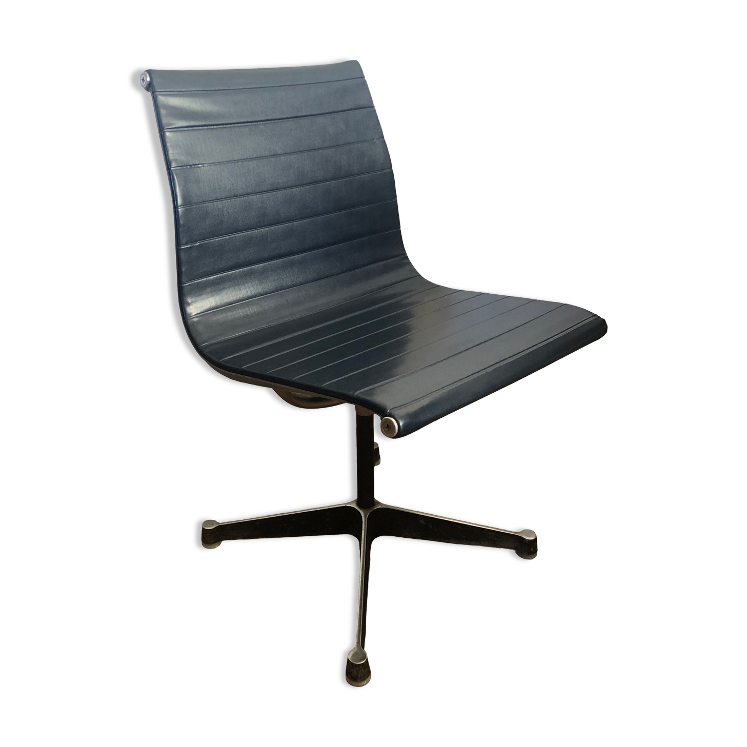 EA 105 chair by Charles & Ray for Herman Miller