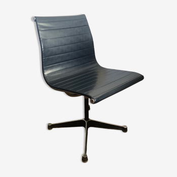 Chaise EA 105 de Charles & Ray Eames pour Herman Miller