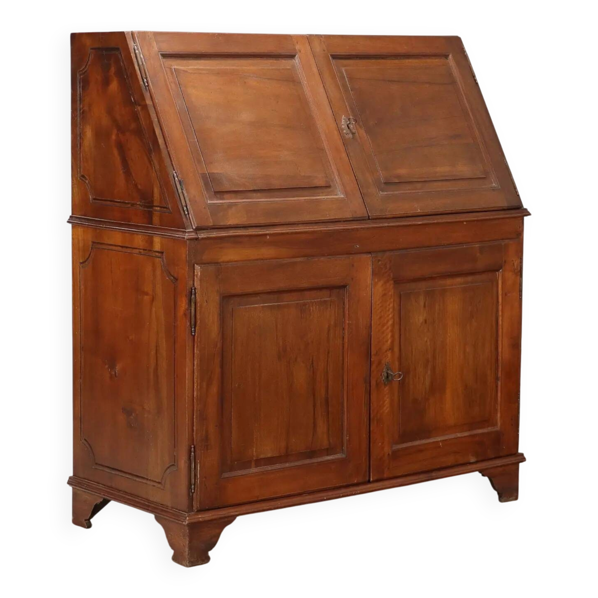 Antique walnut sideboard with pine drawers, Italy, 19th century.
