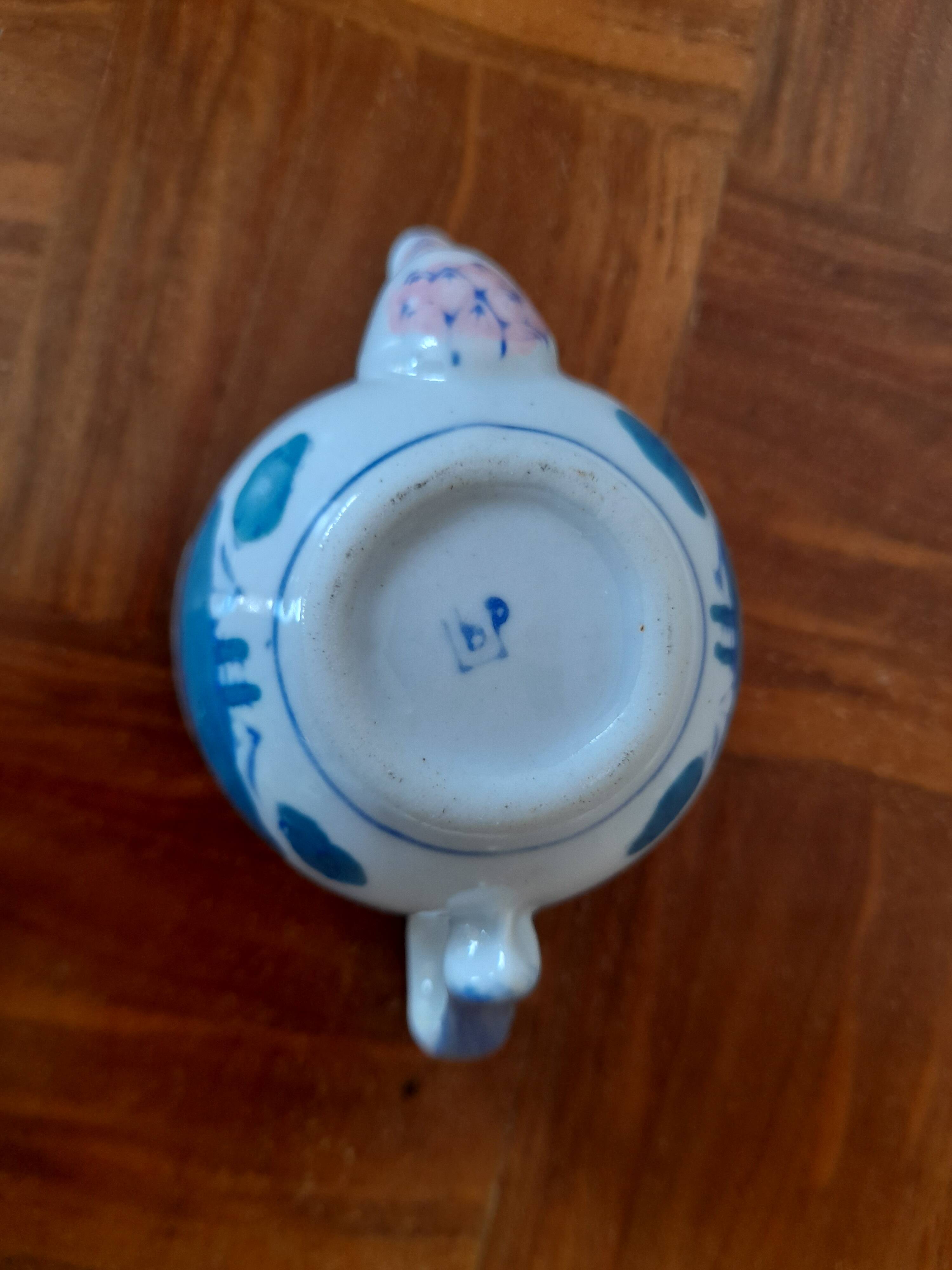 Miniature Chinese Porcelain Teapot and Cups Set - Dinette