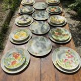 Service 10 plates and 14 sub-plates St Clement