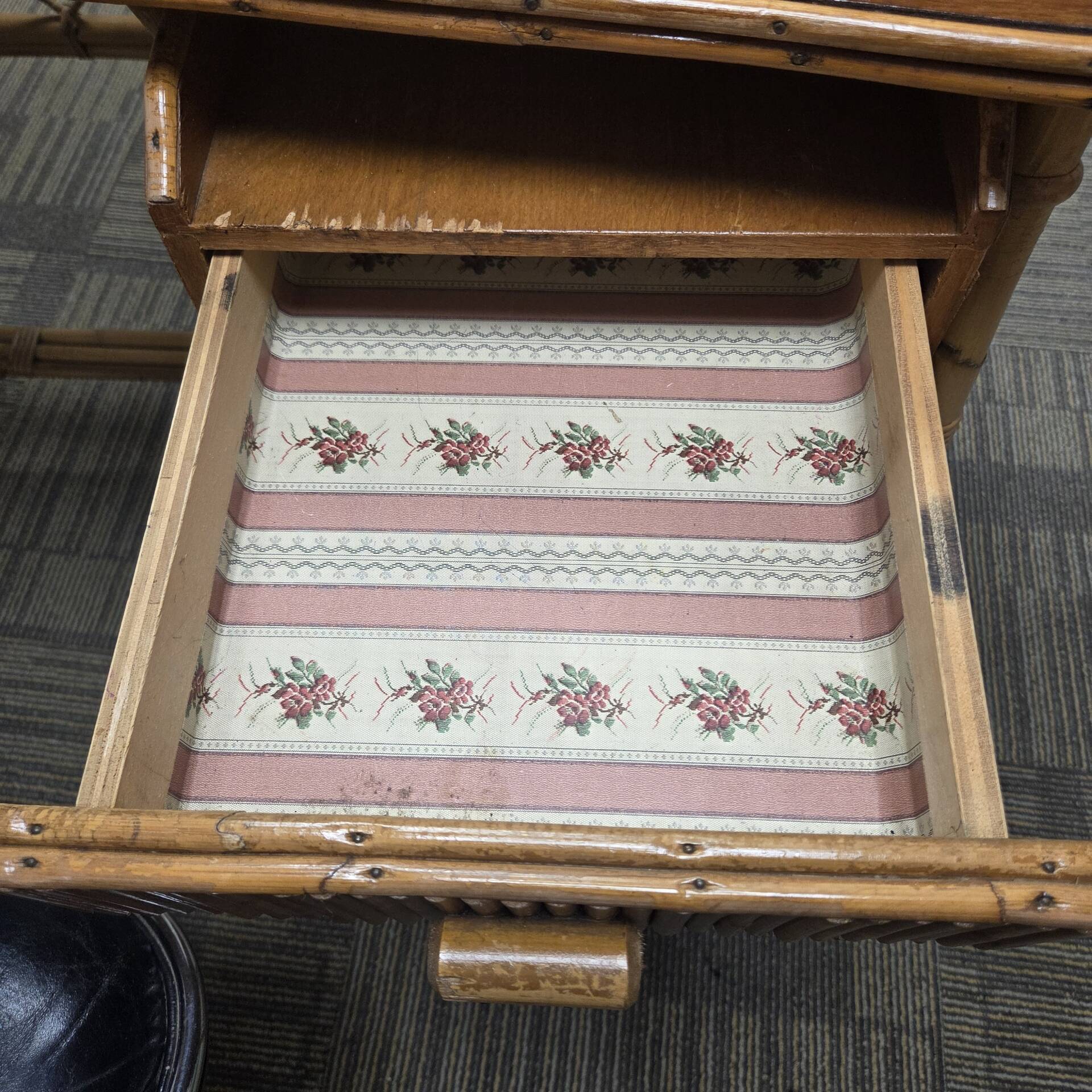 Rattan desk – Circa 1960-1970