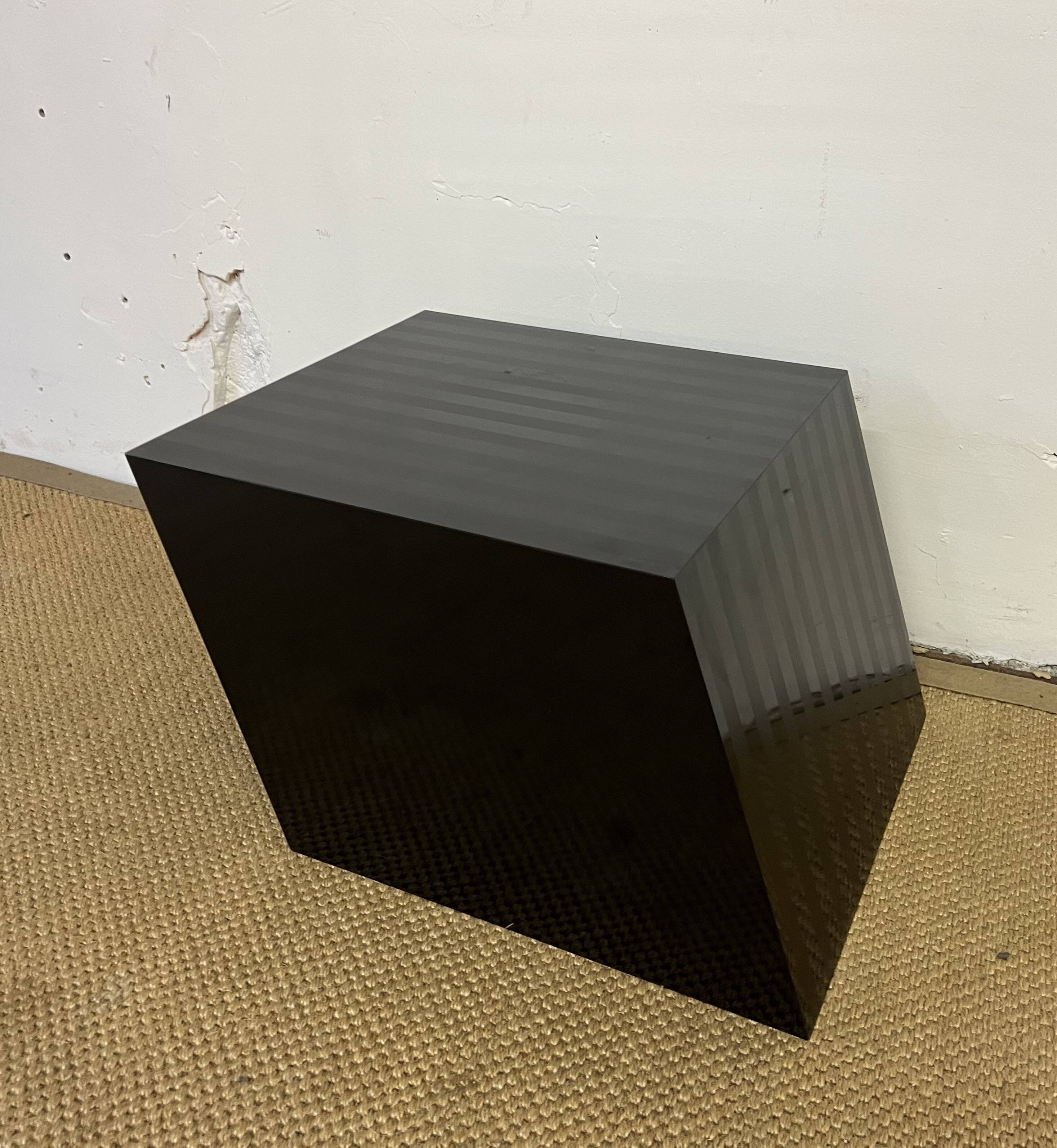 Bout de canapé trapézoïdal