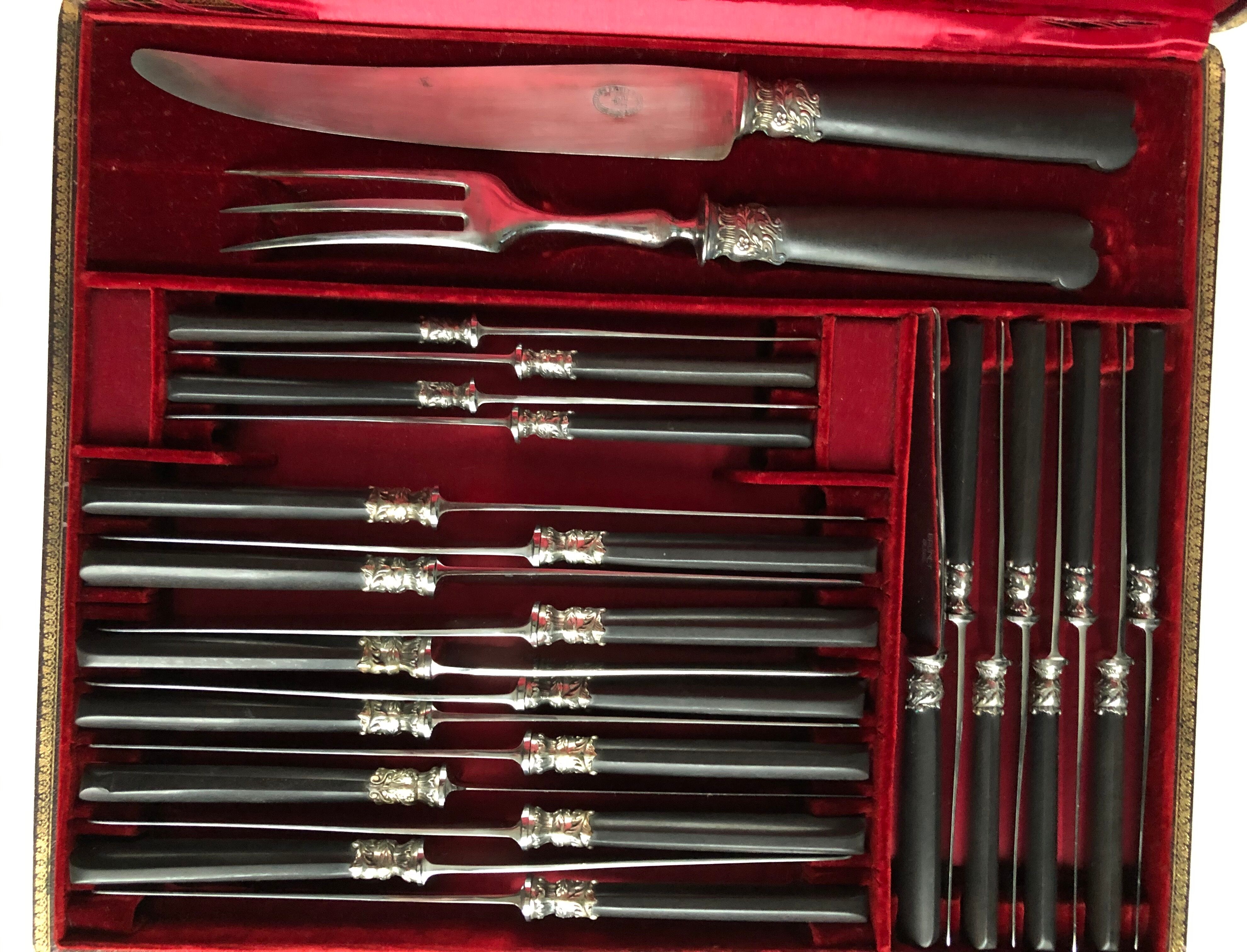 Set of 24 knives & 2 pieces of silver metal service