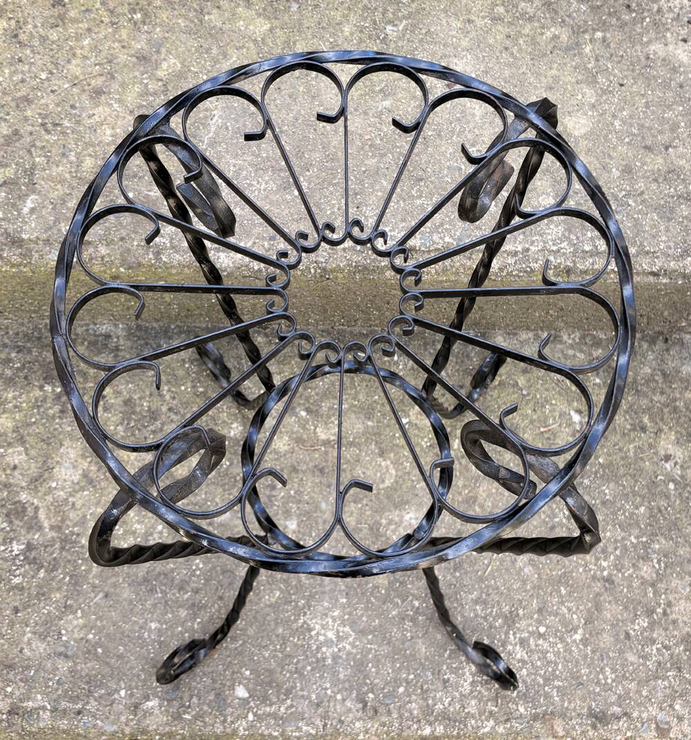 Guéridon porte-plante vintage fer forgé torsadé – Élégance romantique 50'
