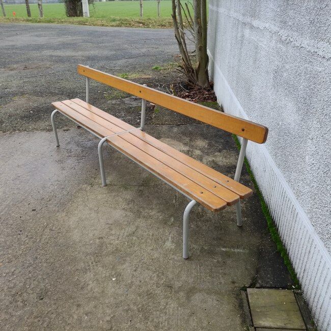 Banc d'école avec dossier