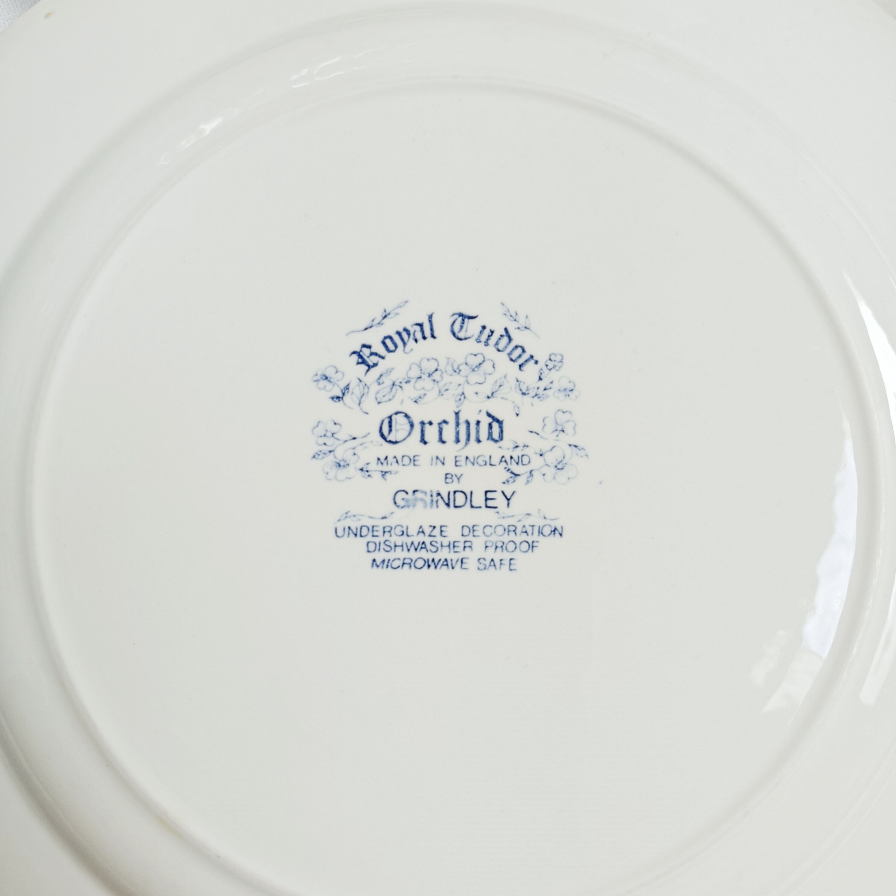Set of 2 flat plates Royal Tudor Orchid, by Grindley