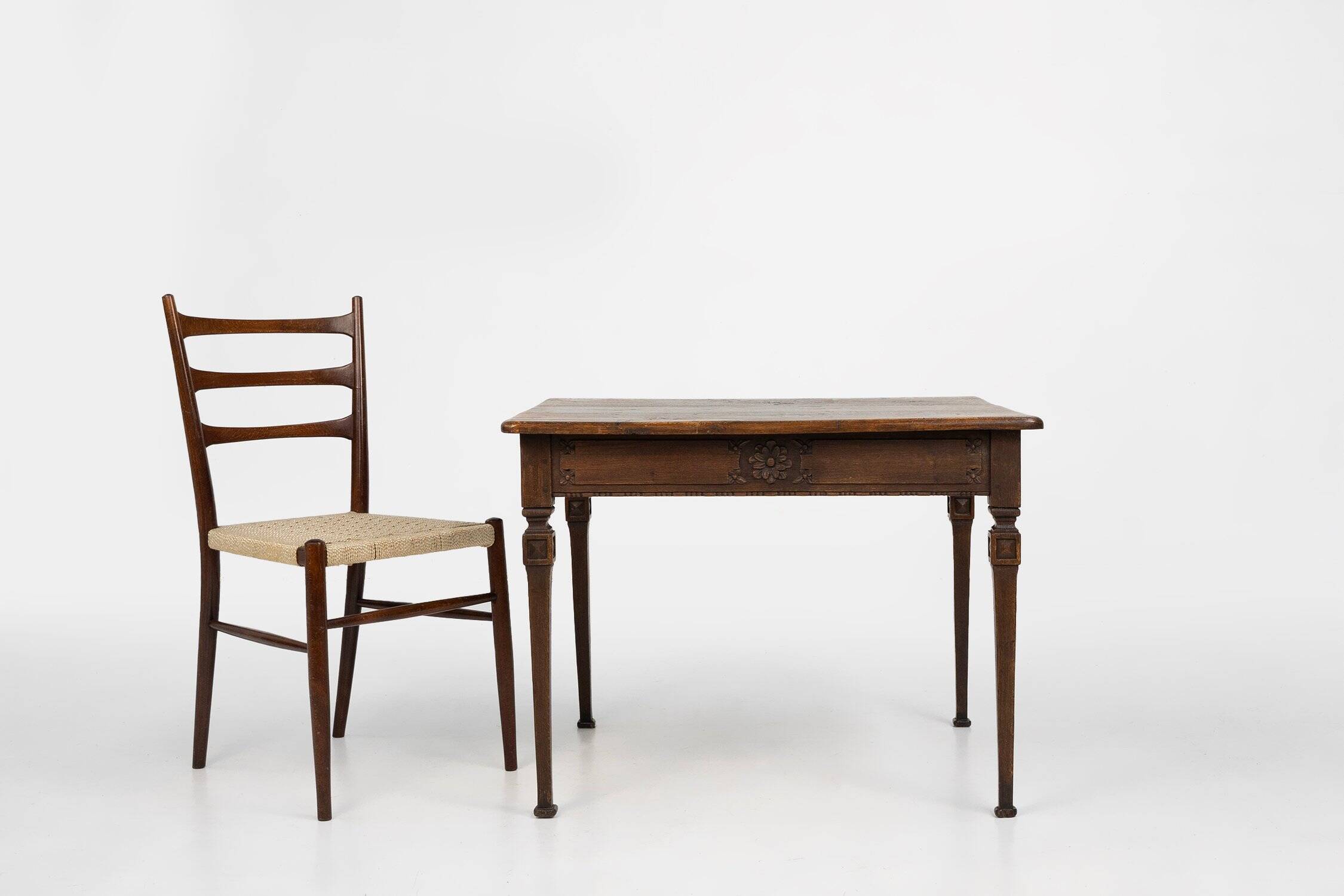 Table d'appoint rustique française du milieu du siècle en bois, années 1850.