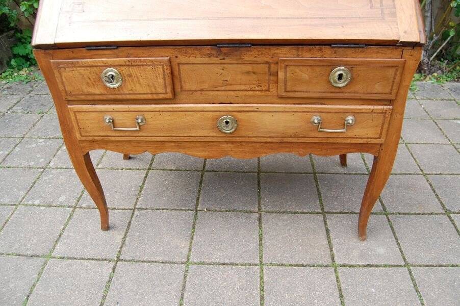 Louis XVI period walnut sloping desk from the 18th century