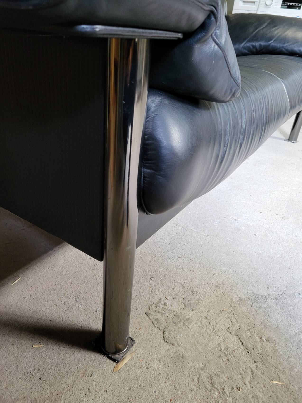 Pierluigi Cerri sofa model Pause signed Poltrona Frau in Black leather Design