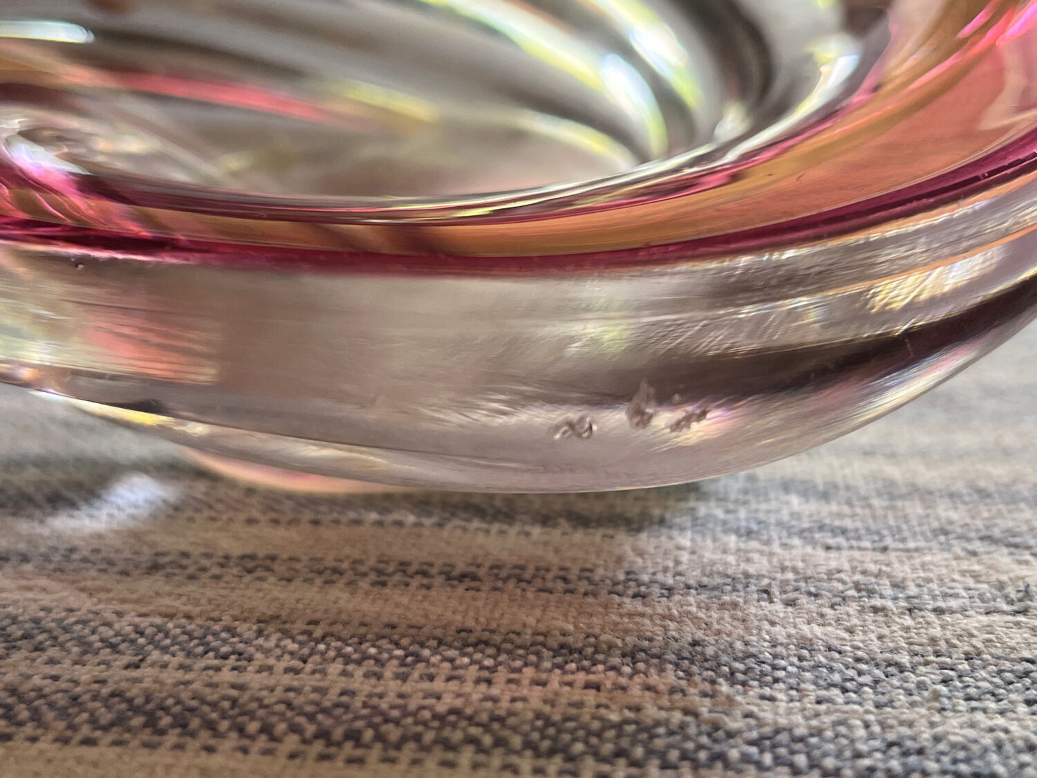 Empty pocket in pink tinted glass