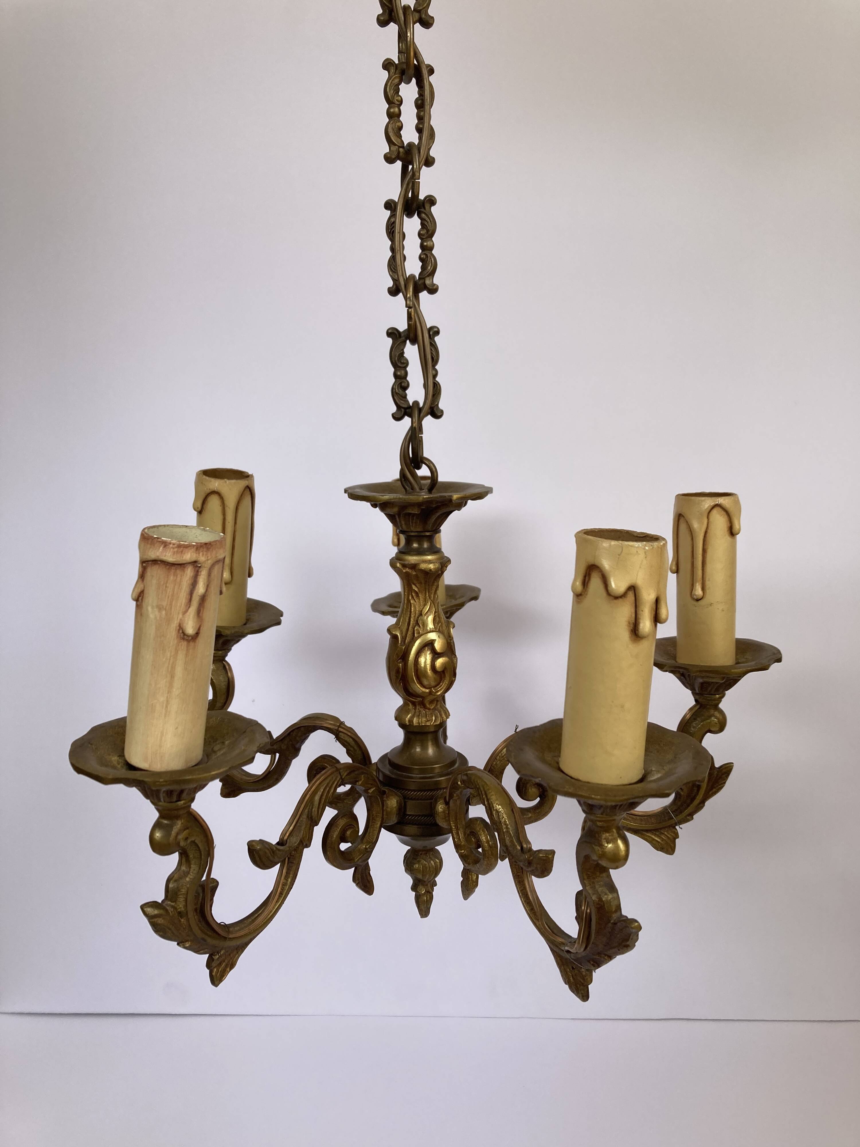 Lustre ancien doré à 5 lumières