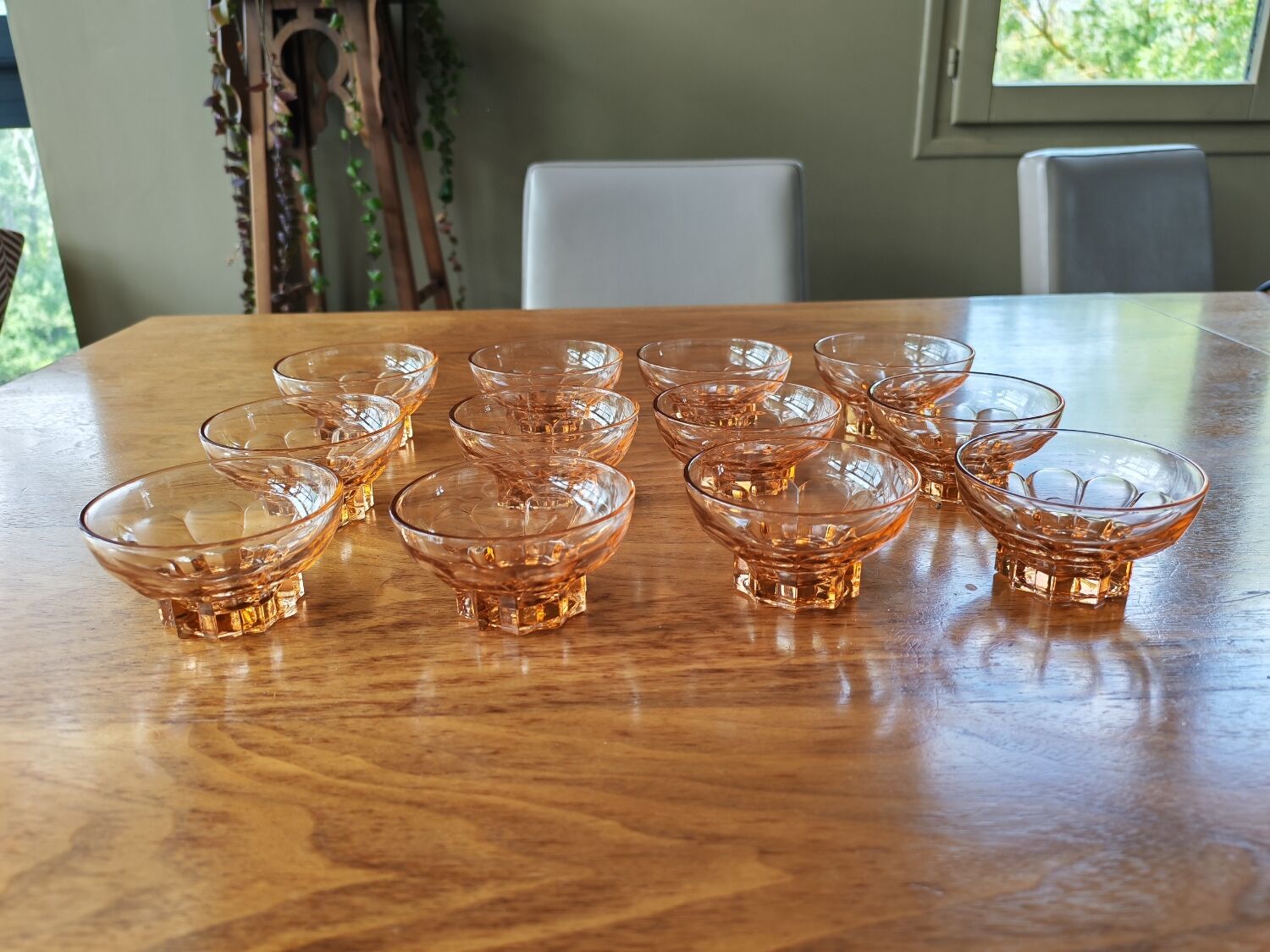Lot de 12 coupelles art déco en verre