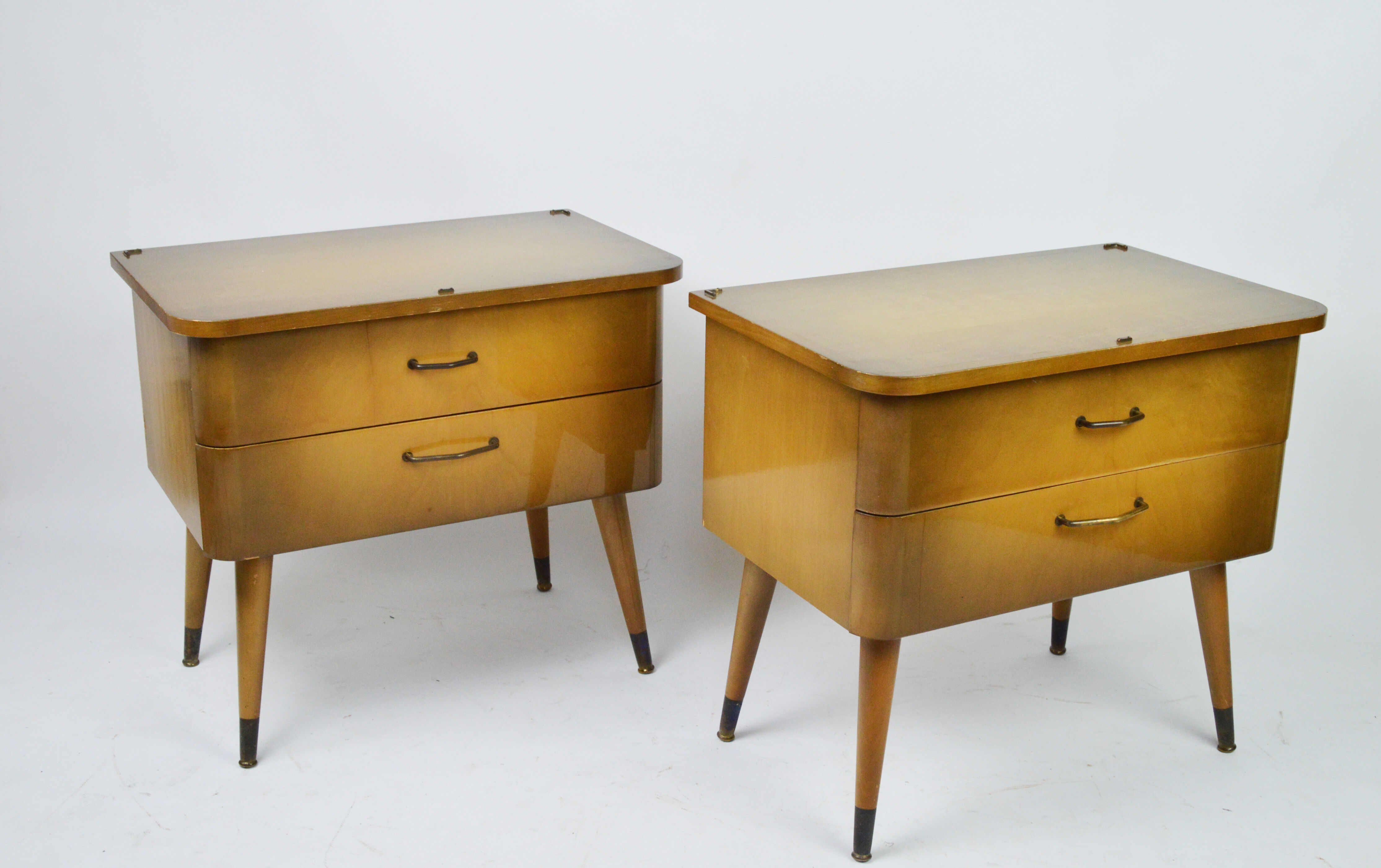 Paire de tables de chevet, années 1960