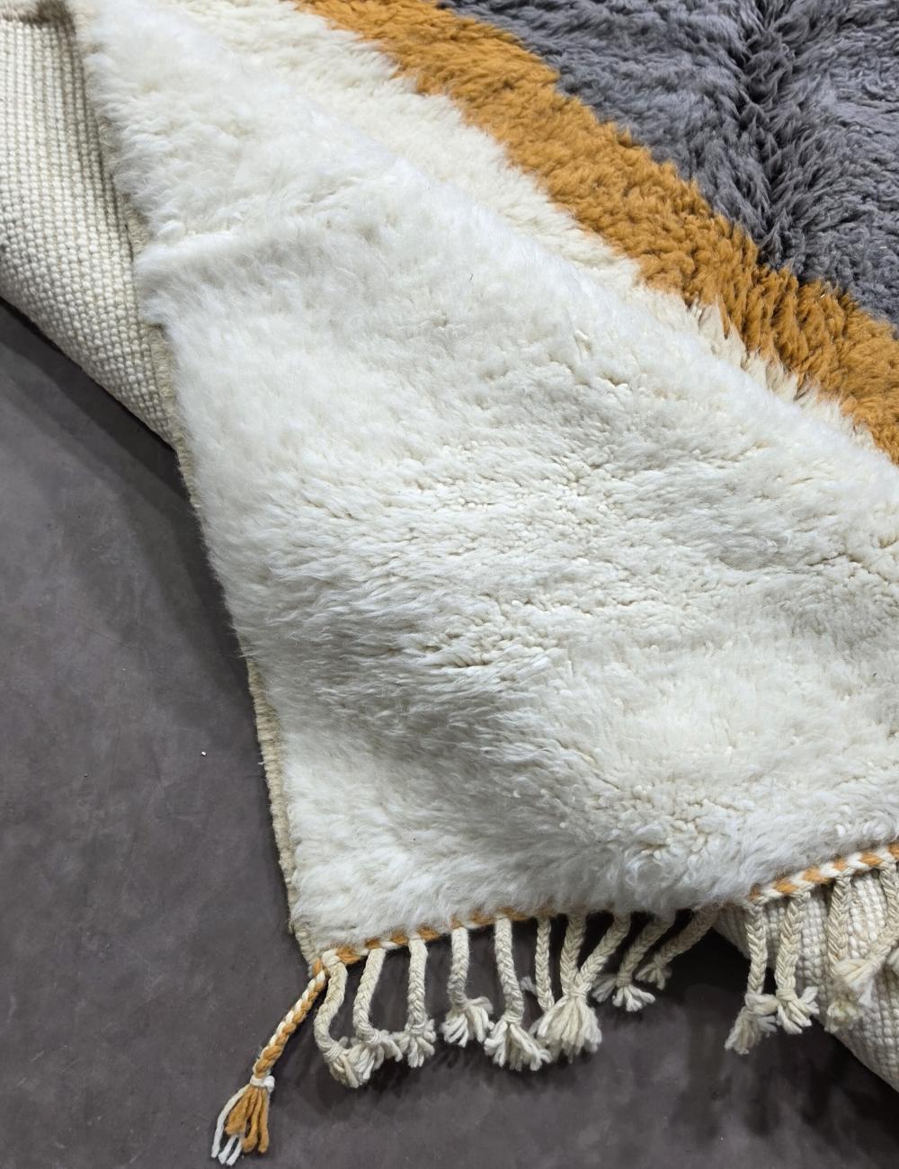 Contemporary Berber Rug - 254 x 196 cm