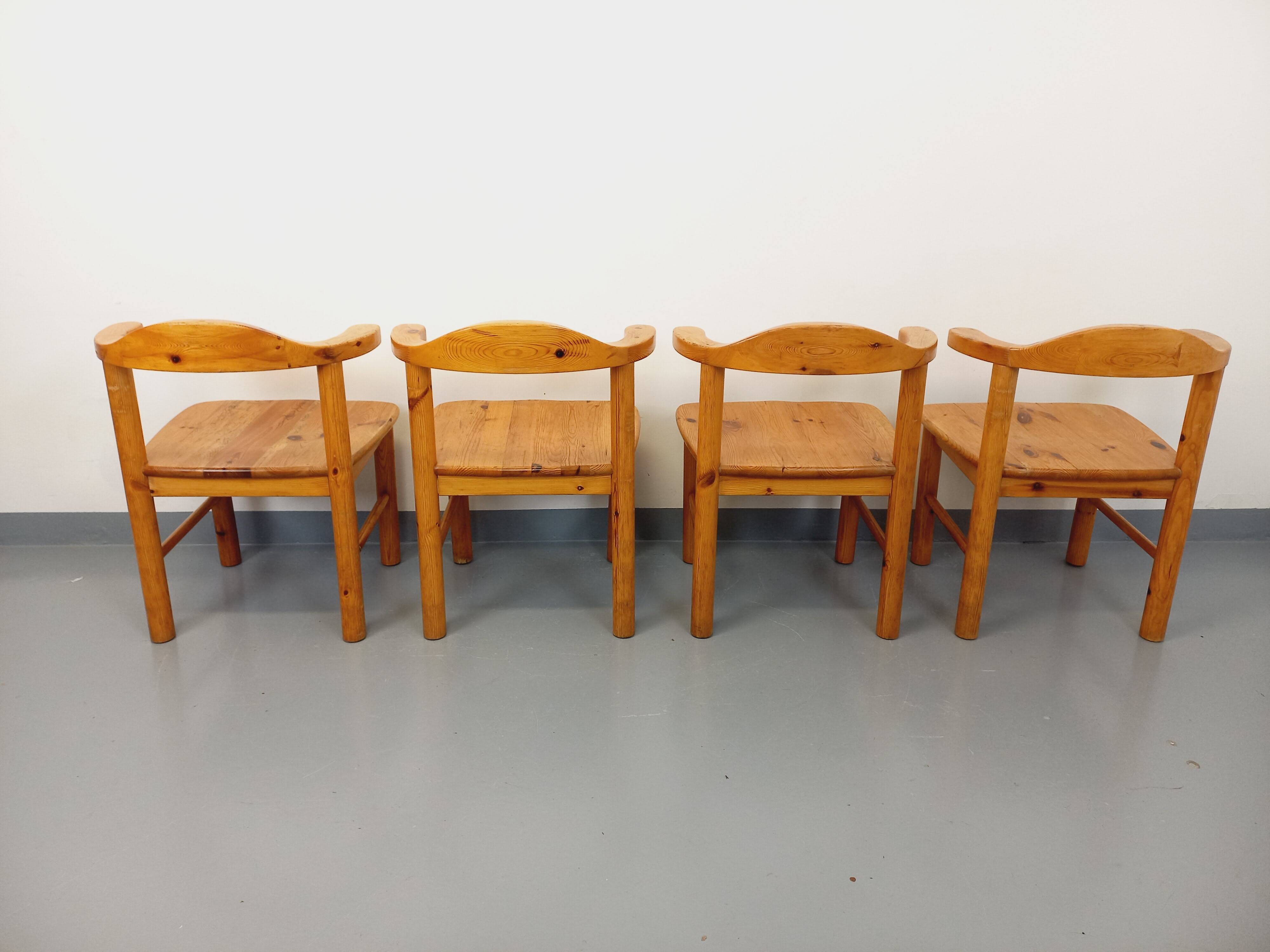 Set of 4 armchairs in pine from the 60s and 70s