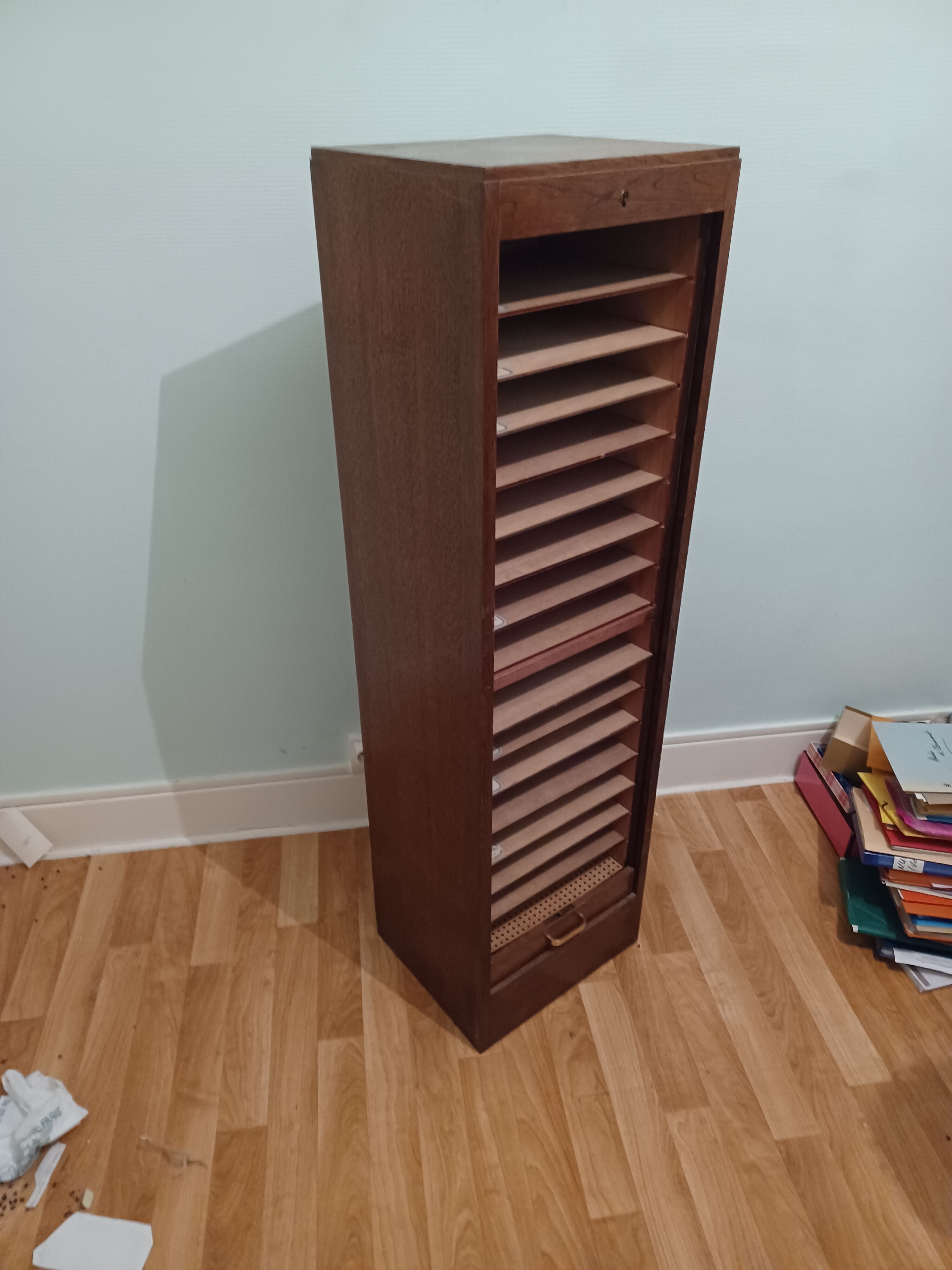 Curtain filing cabinet