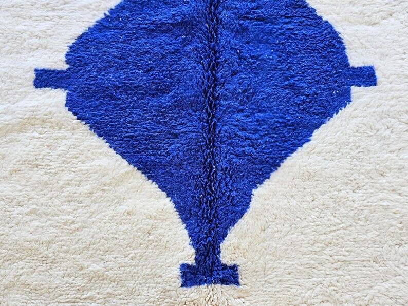 Handmade wool rug, size 100 x 200 cm