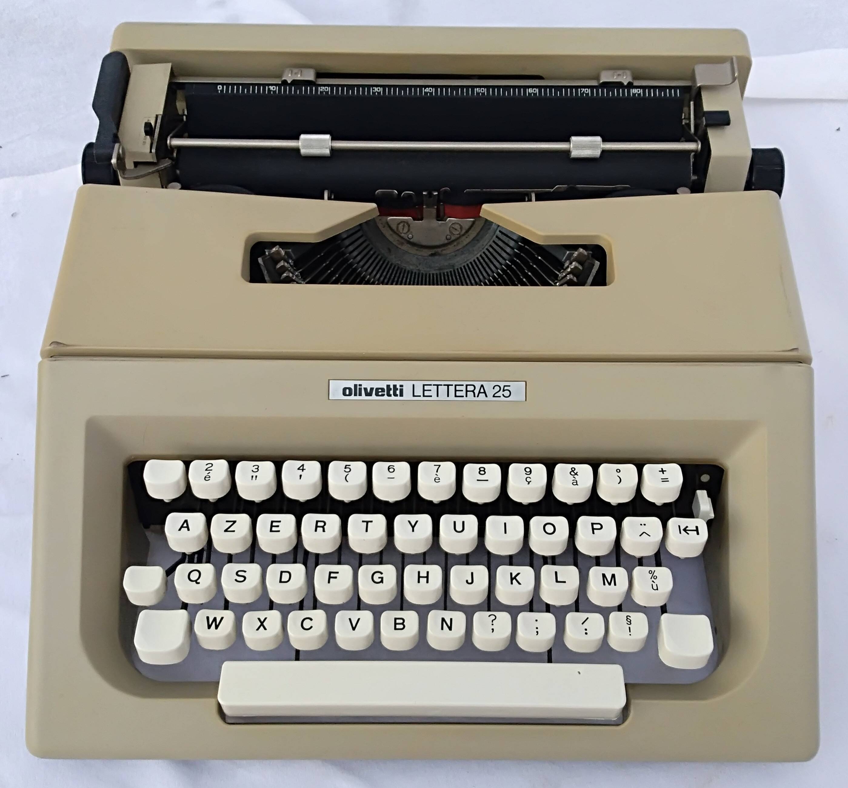 Olivetti lettera 25 typewriter, 1970s, with its carrying case