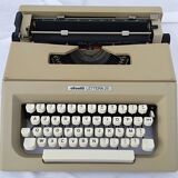Olivetti lettera 25 typewriter, 1970s, with its carrying case