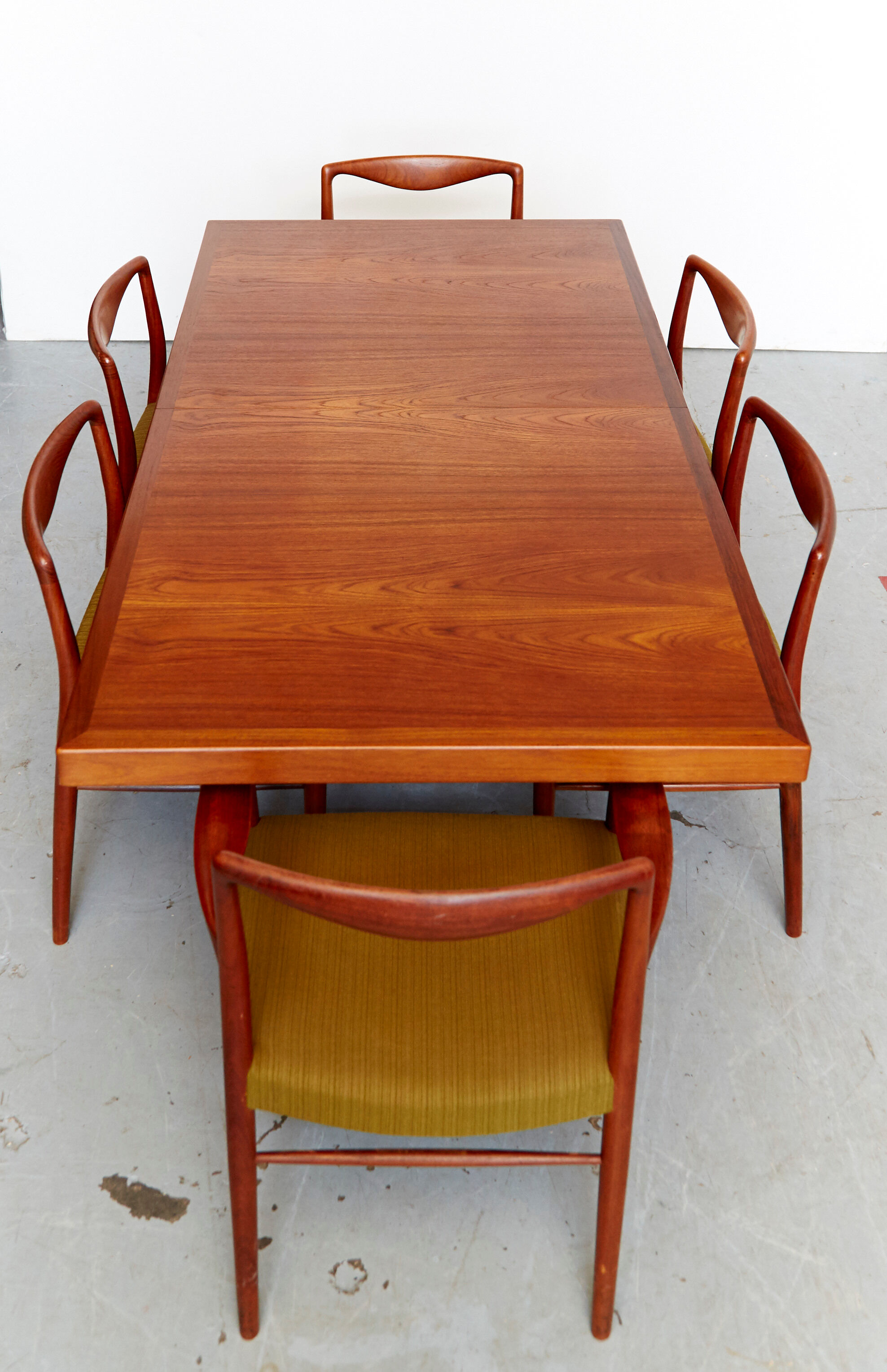 Table de salle à manger par Nanna Ditzel pour Saren Willadsen et chaises conçues par Kai Lyngfeldt-Larsen
