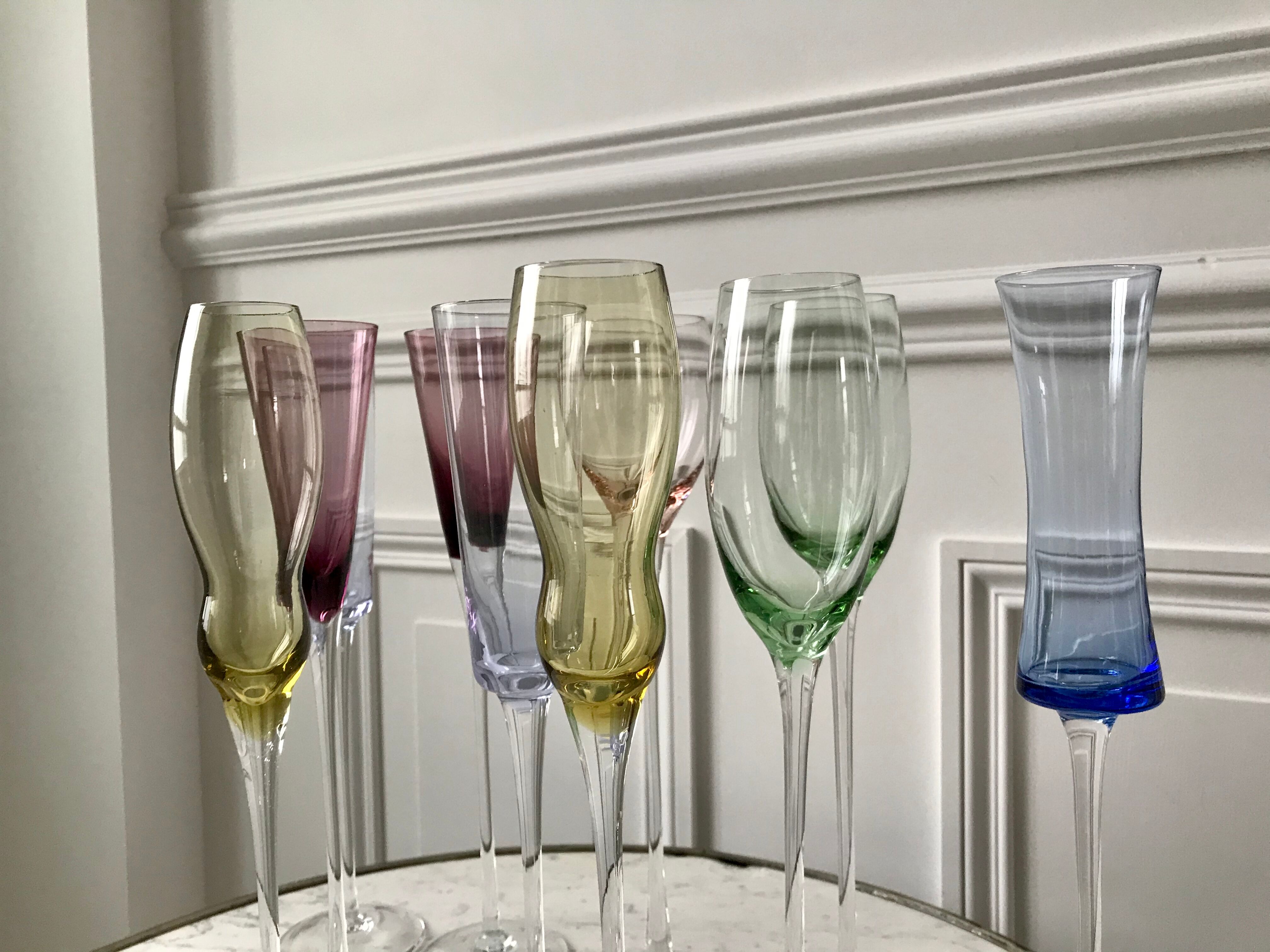 Set of 10 very high champagne flutes in colored glass 70s