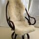 Chaise à œuf en rotin vintage des années 70 en très bon état.