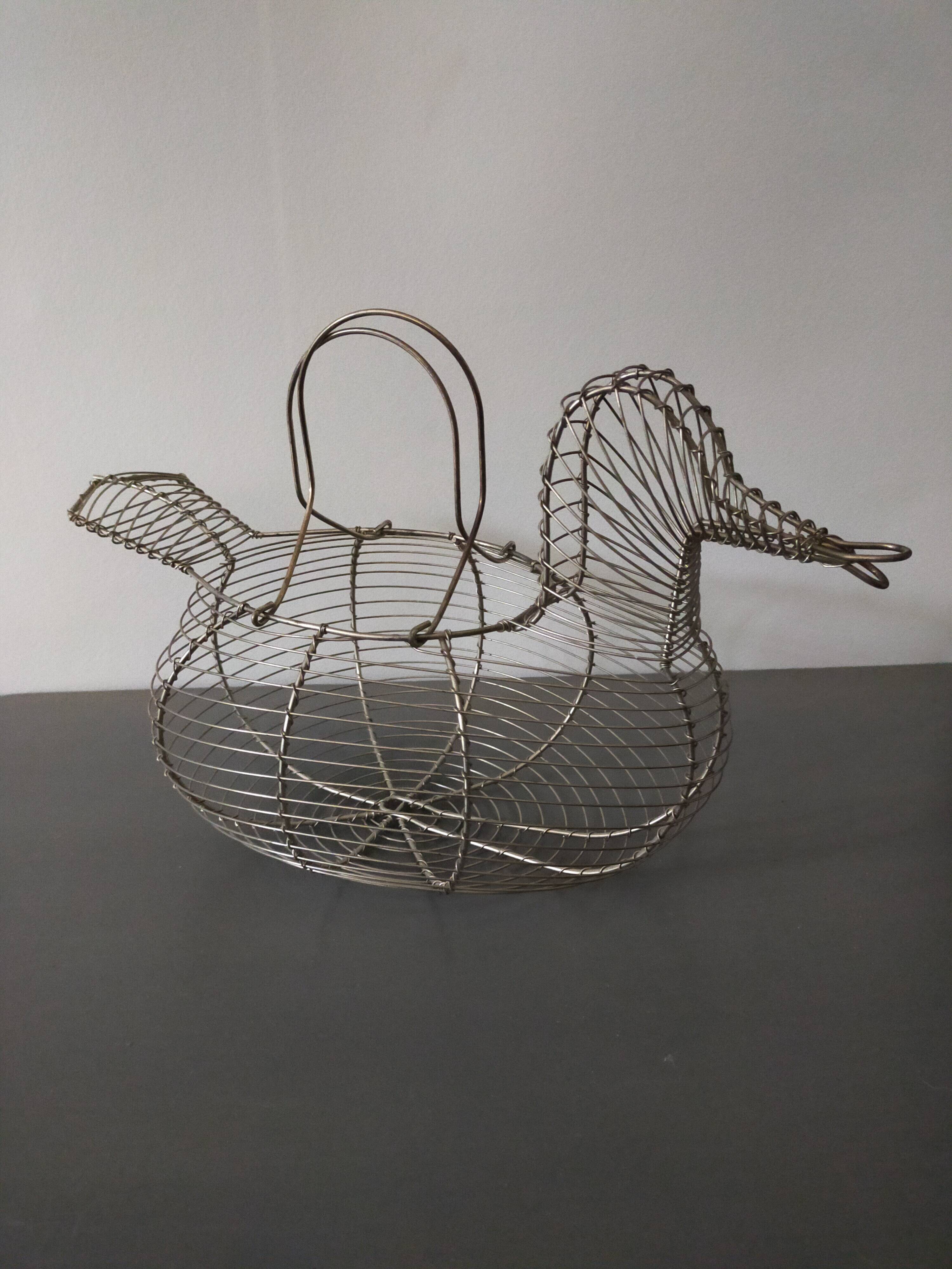Vintage duck shaped metal egg basket in very good condition