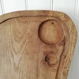 Oval cutting board