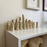 32 stone chess pieces