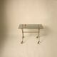 Table d’appoint en laiton et verre dans le style de Jacques Adnet