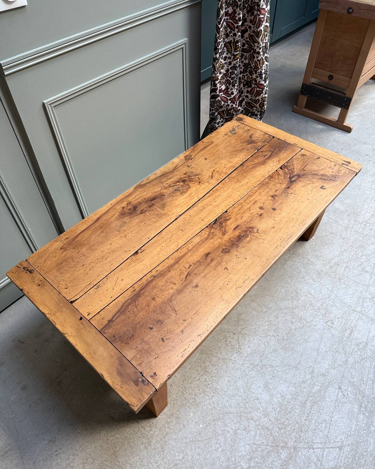 Large vintage coffee table in solid wood (renovated)