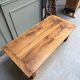 Grande table basse vintage en bois massif (rénovée)