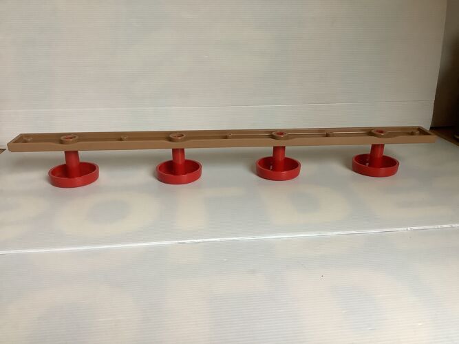Old coat rack grosfillex red and beige