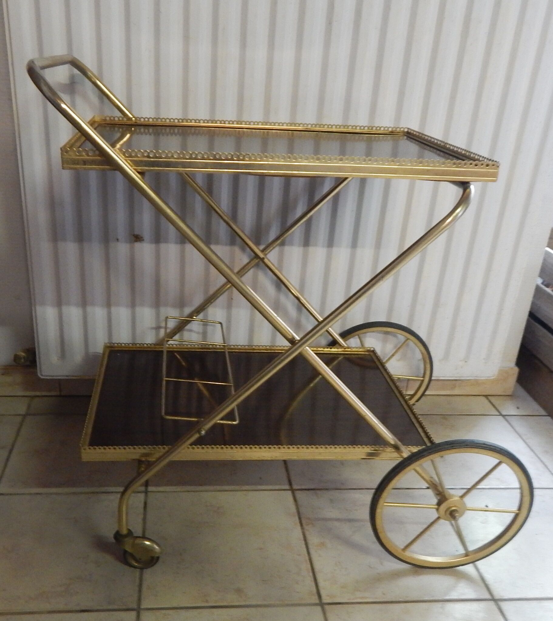 Serving table