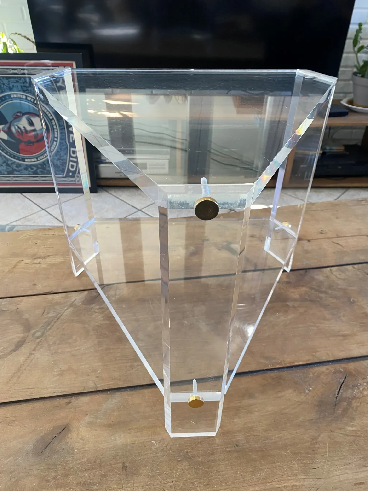 Triangular plexiglass coffee table end table Altuglas David Lange 70