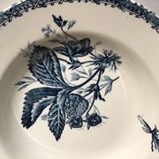 Hollow plate, insect and strawberry décor, Manufacture Choisy the King, Iron Land, H Boulenger - Co.